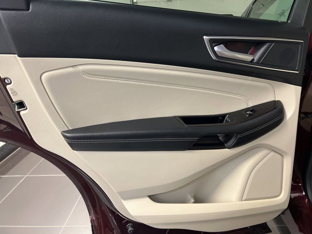 Certified 2019 Ford Edge Titanium w/ Cold Weather Package FWD image 33