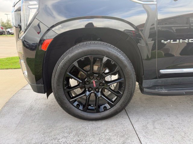 Used 2022 GMC Yukon XL SLT w/ SLT Luxury Package AWD/4WD image 4