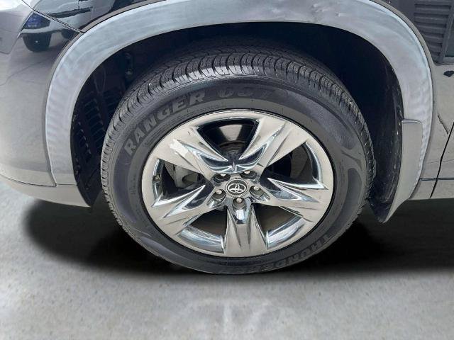 Used 2019 Toyota Highlander Limited Platinum AWD/4WD image 32