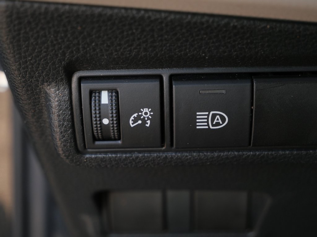 Used 2022 Toyota Corolla Cross L AWD/4WD image 22