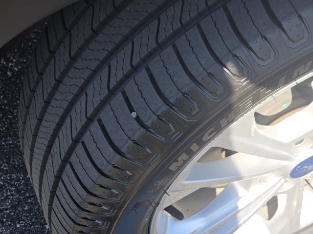 Certified 2019 Ford Escape SE FWD image 17