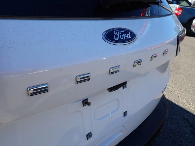 Certified 2022 Ford Escape SE w/ SE Sport Appearance Package image 9