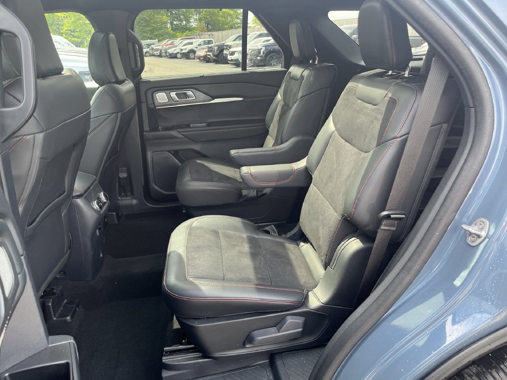 Certified 2025 Ford Explorer ST AWD/4WD image 4