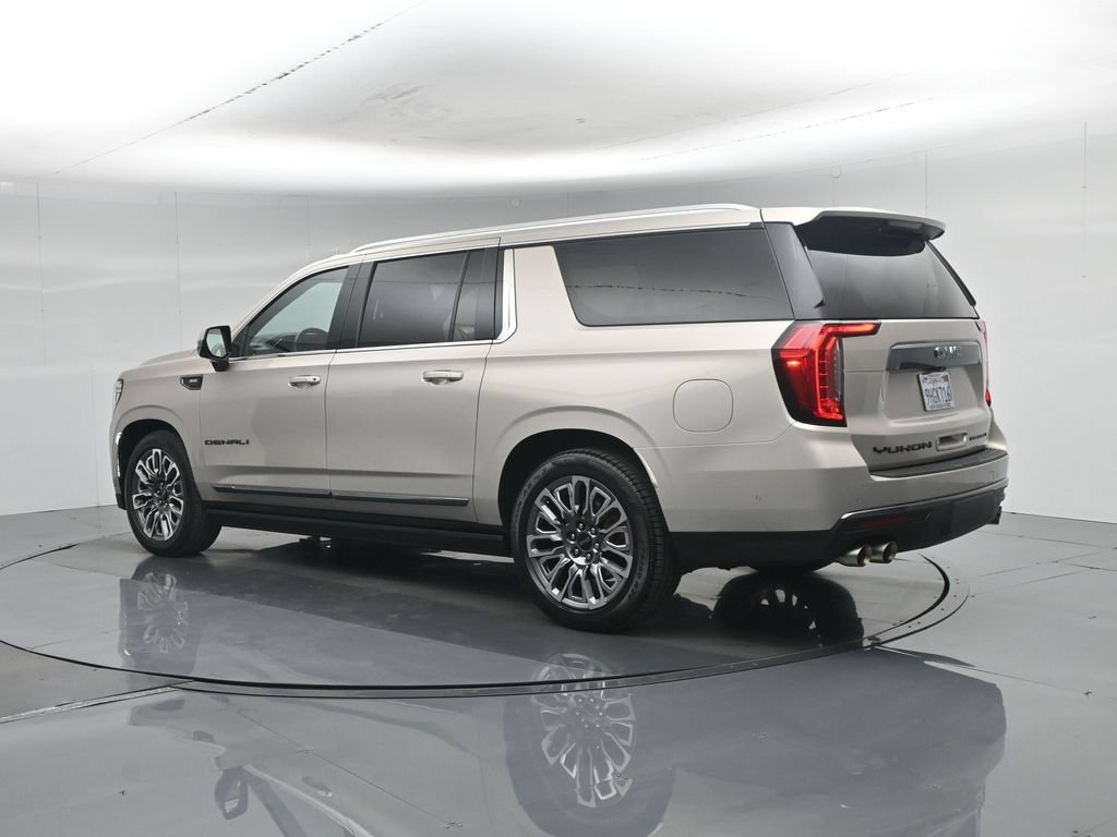 Used 2023 GMC Yukon XL Denali Ultimate AWD/4WD image 7