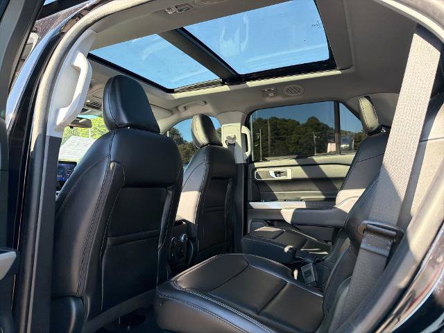 Certified 2022 Ford Explorer XLT w/ Equipment Group 202A AWD/4WD image 11