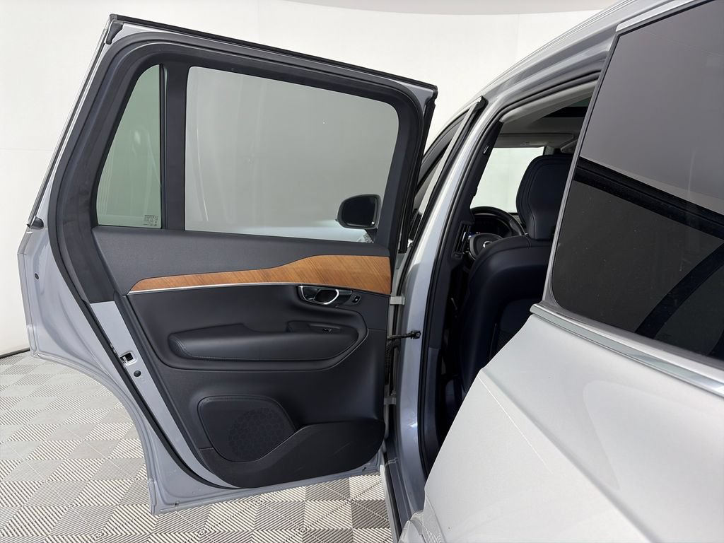 Used 2024 Volvo XC90 B5 Plus AWD/4WD image 12