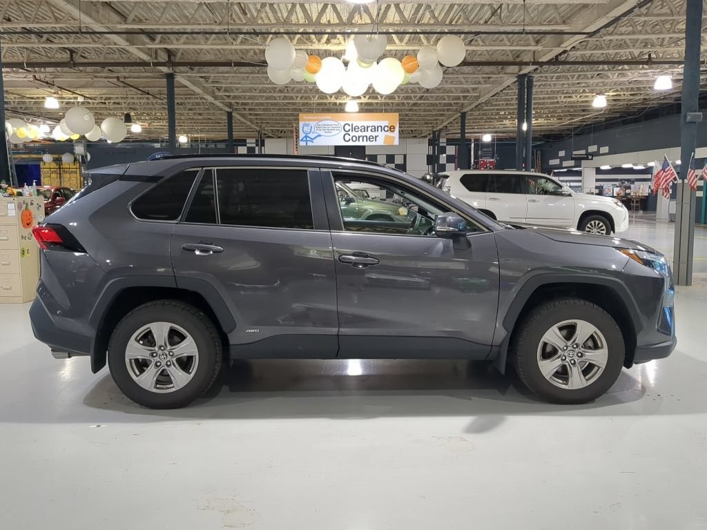 Used 2024 Toyota RAV4 LE AWD/4WD image 7