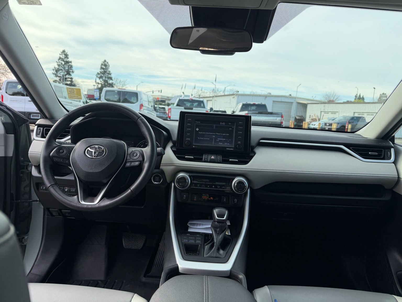 Used 2022 Toyota RAV4 XLE Premium image 11