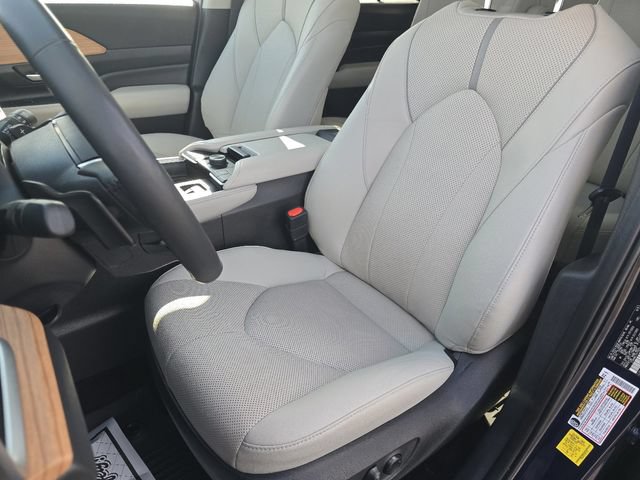 Used 2026 Toyota Grand Highlander AWD image 23