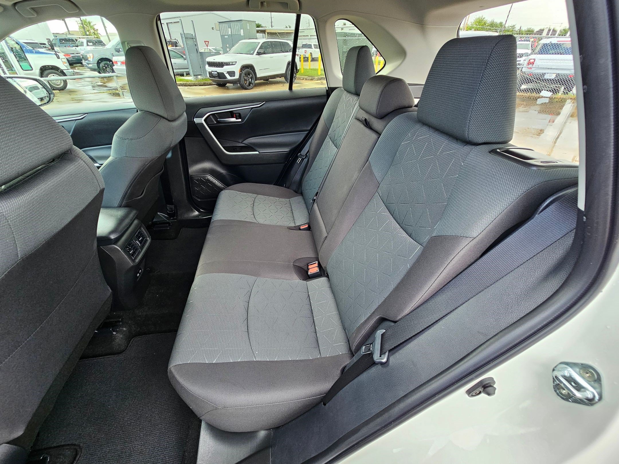 Used 2025 Toyota RAV4 XLE w/ Convenience Package FWD image 25