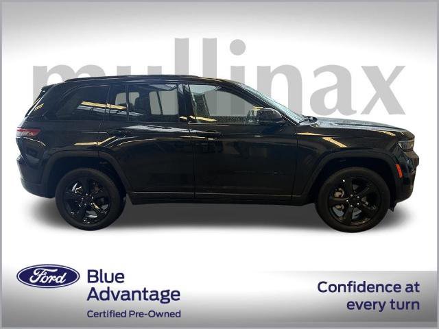 Used 2023 Jeep Grand Cherokee Limited w/ Luxury Tech Group II image 2