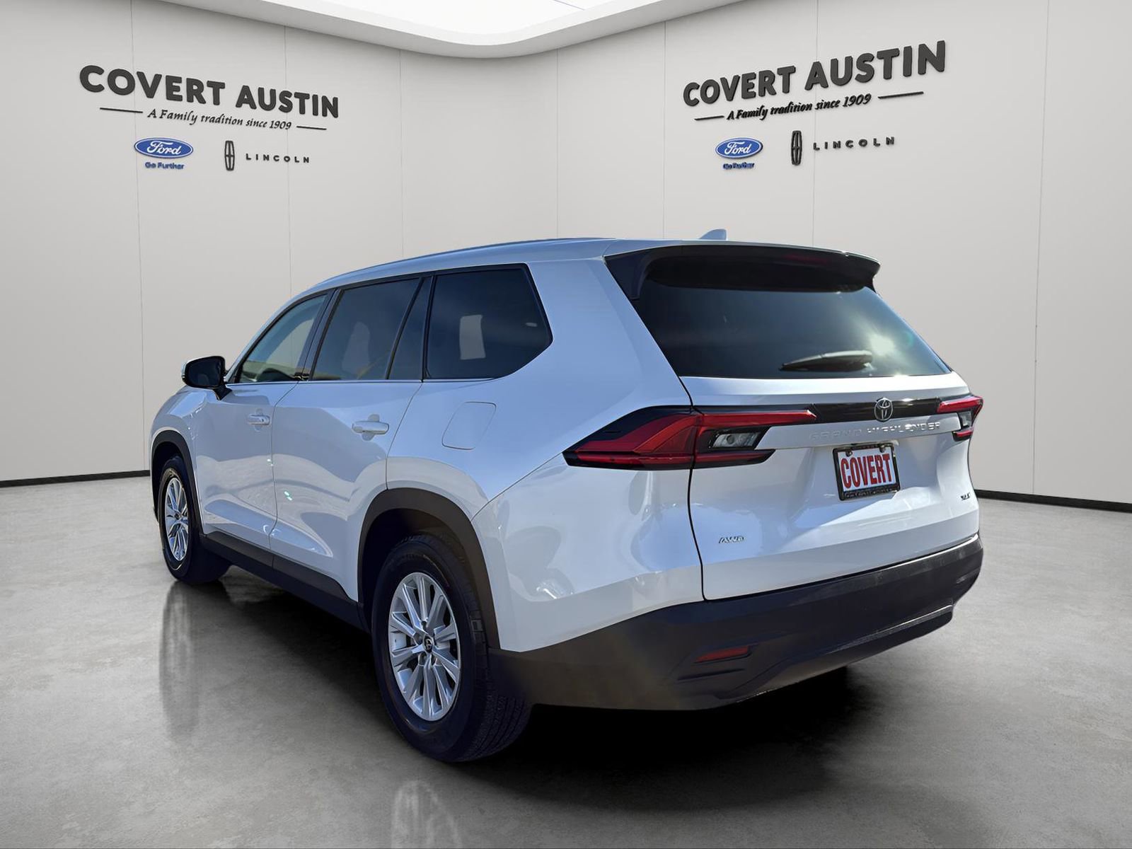 Used 2024 Toyota Grand Highlander XLE image 3