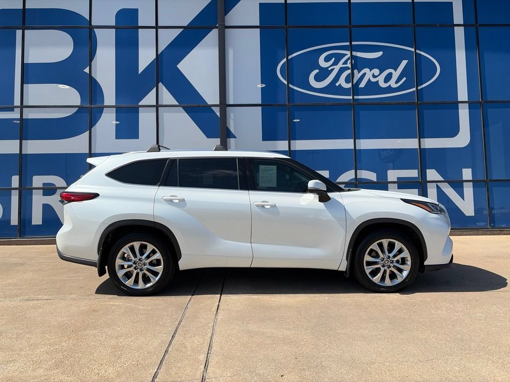 Used 2023 Toyota Highlander Limited FWD image 8