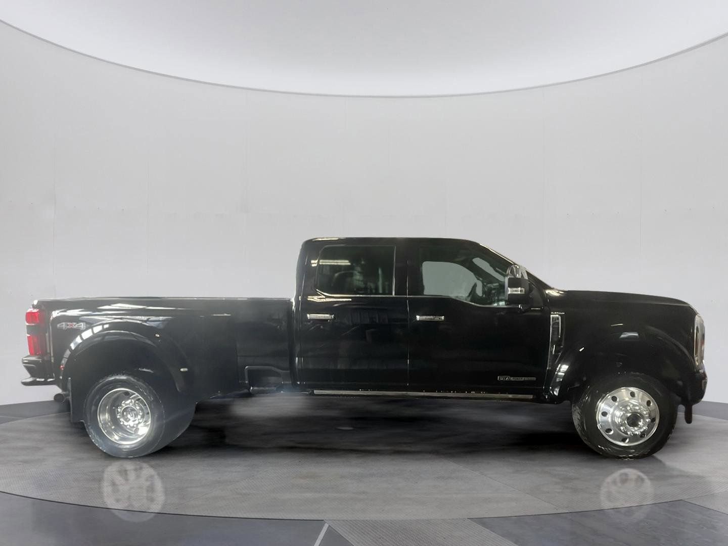 Certified 2024 Ford F450 Platinum w/ Camper Package image 8