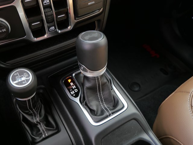 Used 2022 Jeep Wrangler Unlimited Sahara w/ Cold Weather Group AWD/4WD image 24