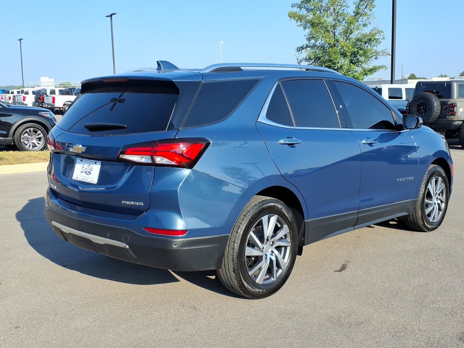 Used 2024 Chevrolet Equinox Premier FWD image 3