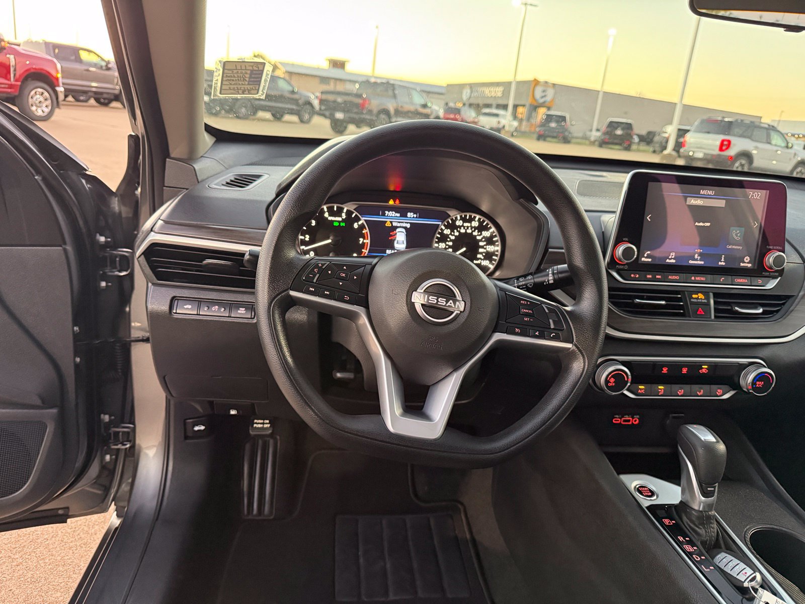 Used 2025 Nissan Altima 2.5 SV FWD image 10