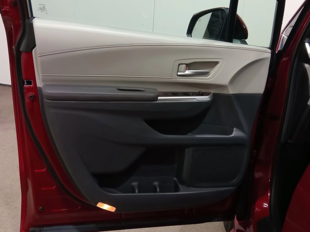 Used 2024 Toyota Sienna XLE w/ XLE Plus Package image 17