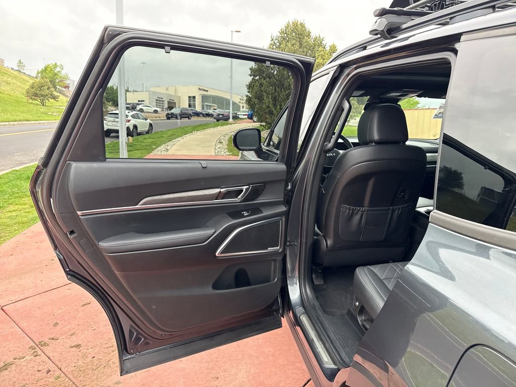 Used 2023 Kia Telluride SX X-Line AWD/4WD image 17