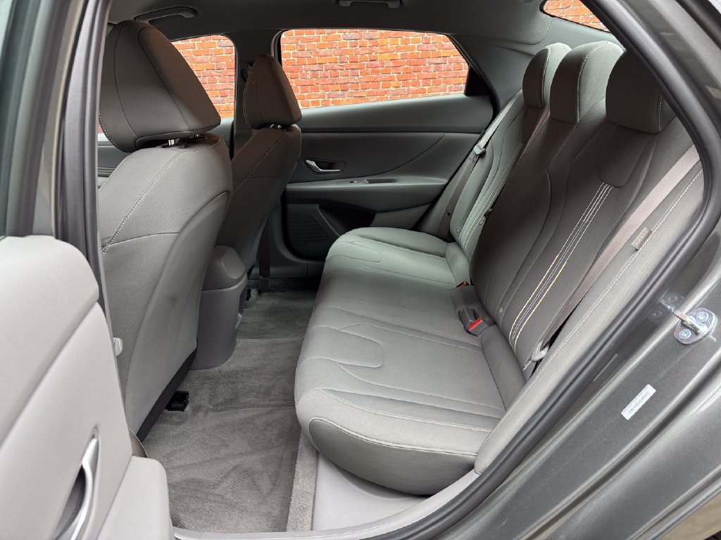 Used 2025 Hyundai Elantra Sport FWD image 22