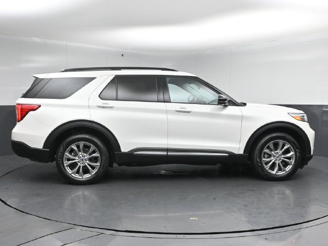 Certified 2024 Ford Explorer XLT w/ Equipment Group 202A AWD/4WD image 8