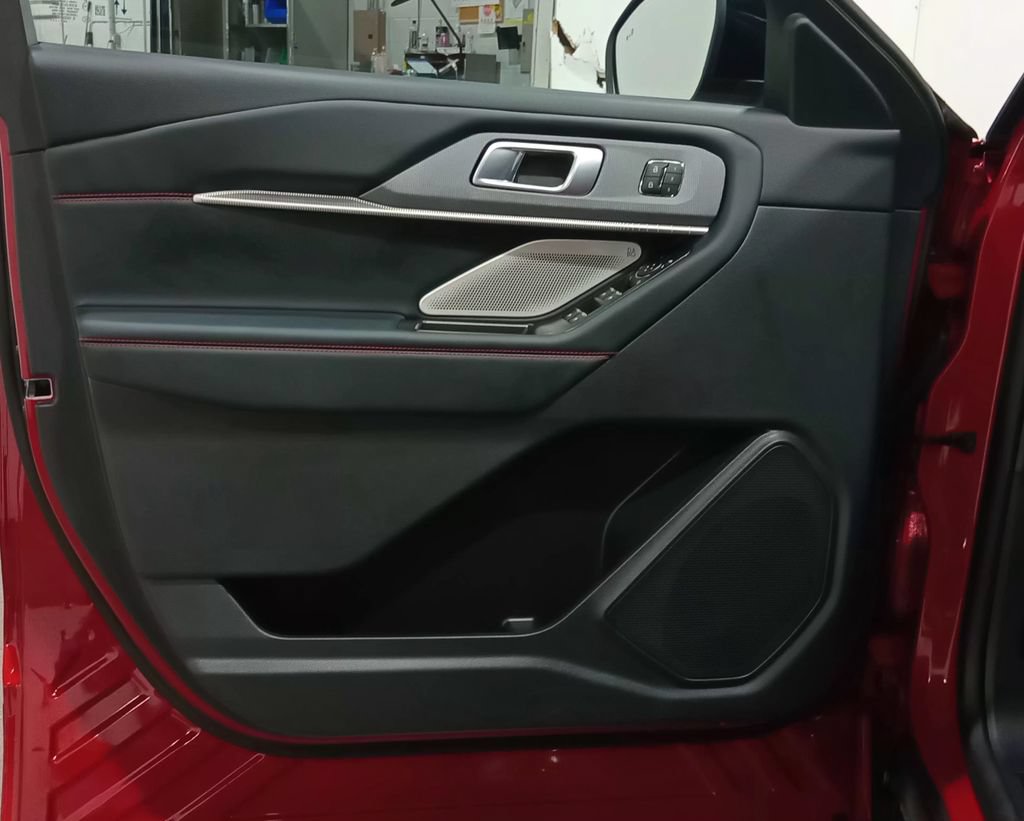 Certified 2025 Ford Explorer ST AWD/4WD image 19