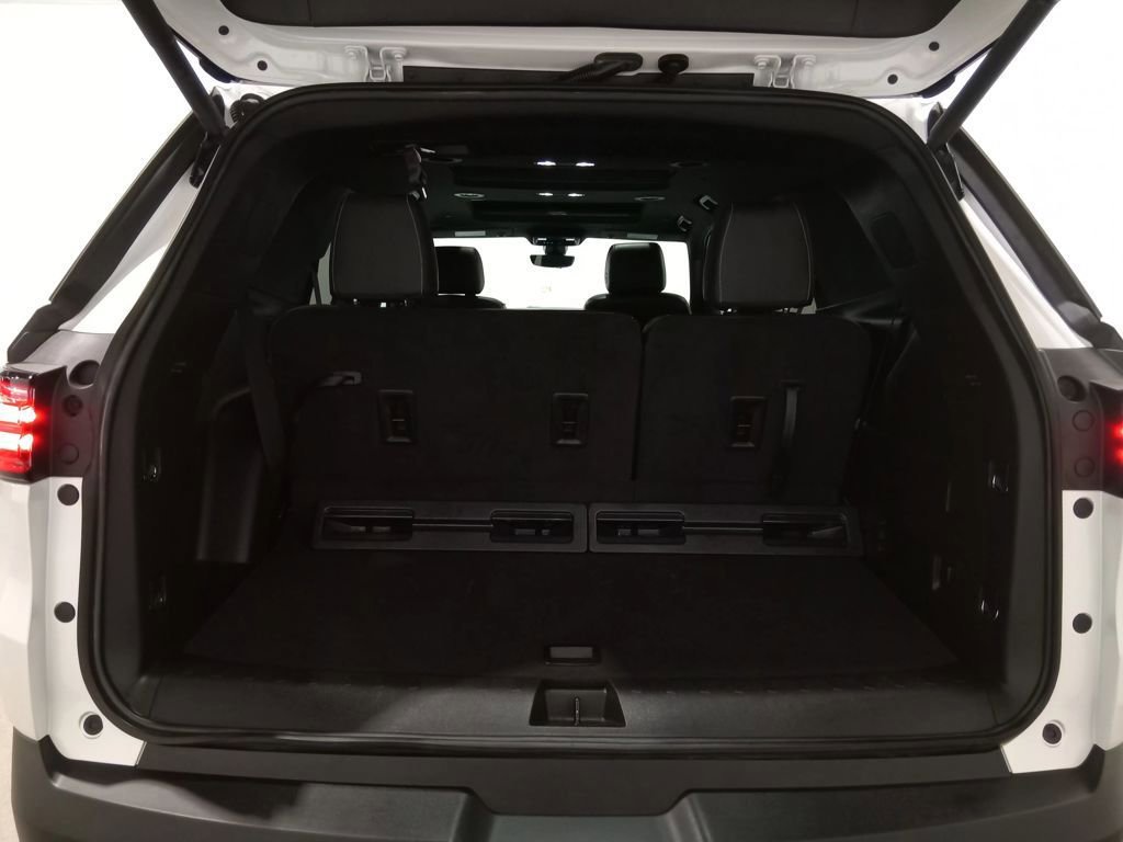 Used 2022 Chevrolet Traverse LT w/ LT Premium Package image 11