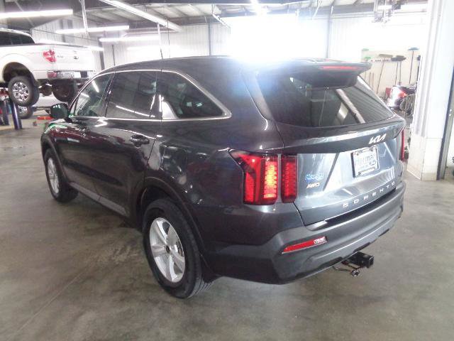 Used 2022 Kia Sorento LX image 3