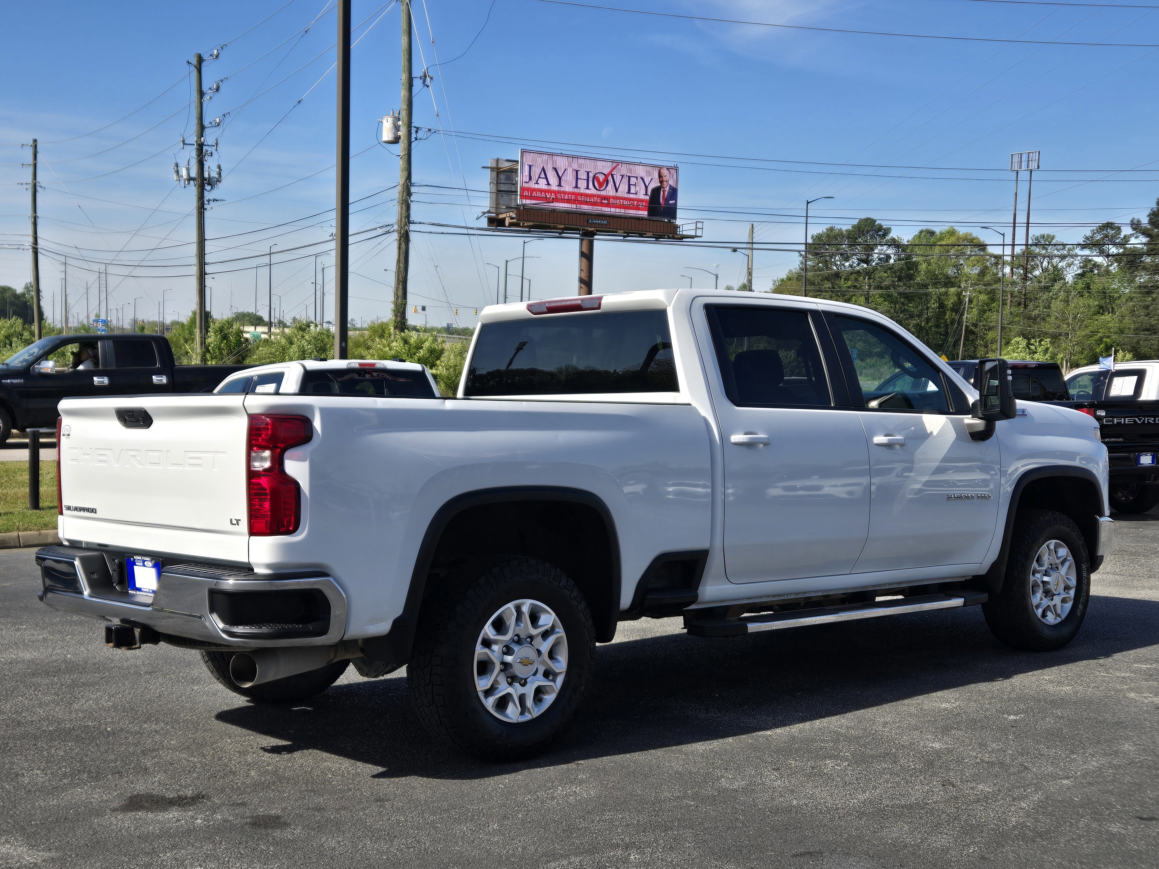 Used 2024 Chevrolet Silverado 2500 LT image 3