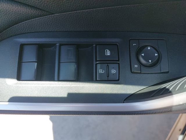 Used 2021 Toyota RAV4 LE AWD/4WD image 28