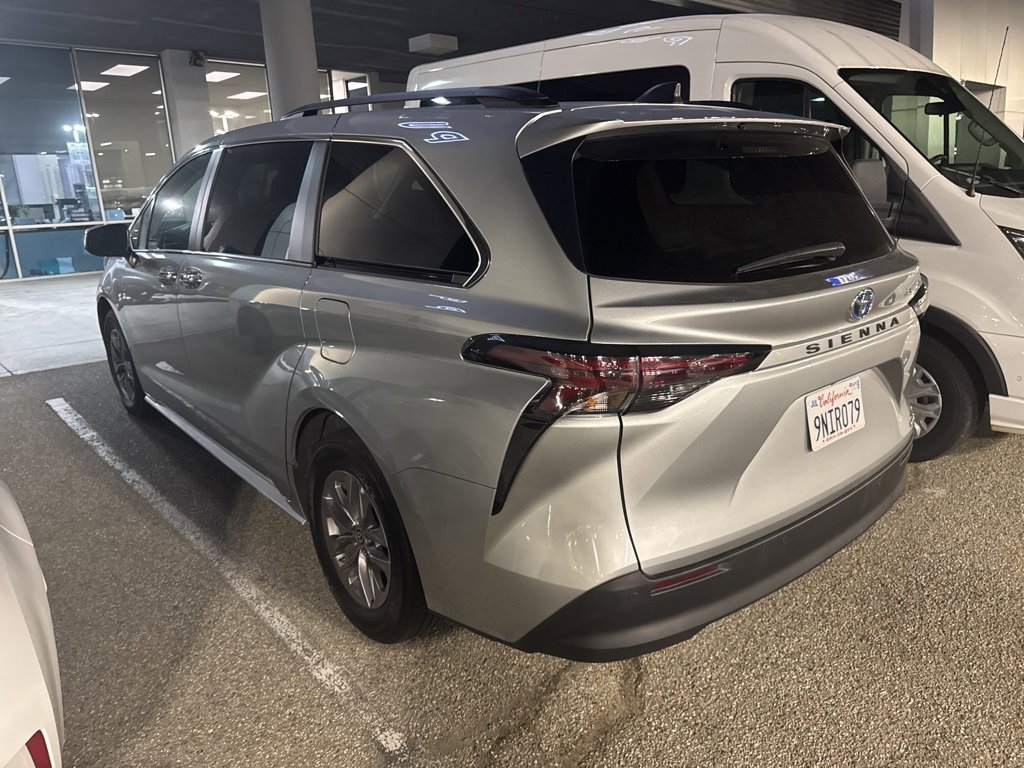 Used 2024 Toyota Sienna XLE image 4
