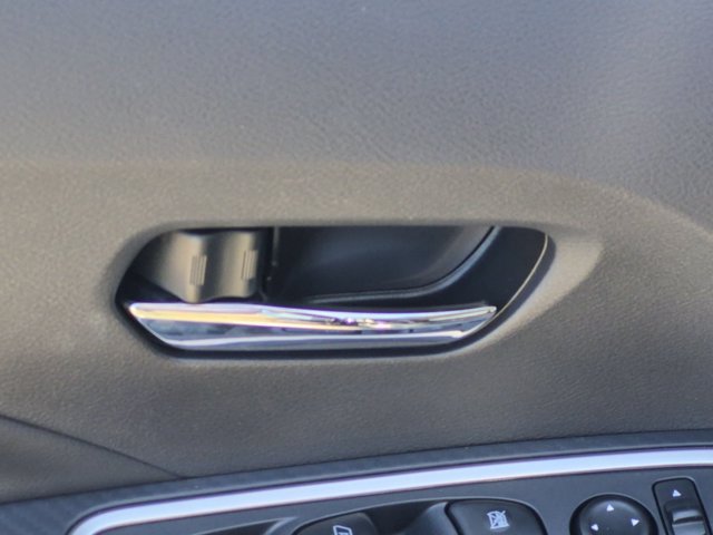 Used 2025 Nissan Versa SR w/ Trunk Package FWD image 13