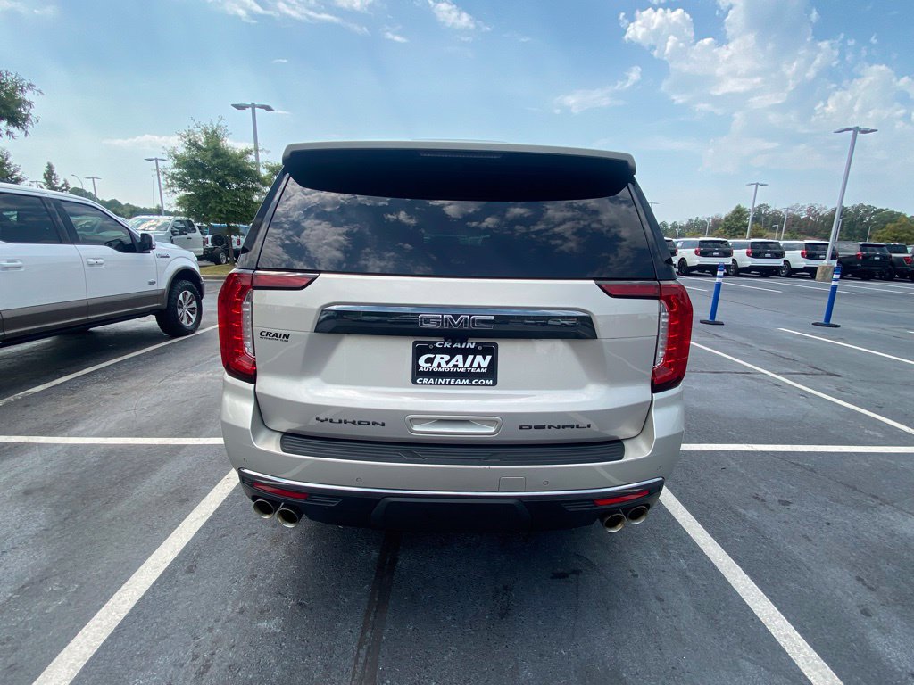 Used 2023 GMC Yukon XL Denali Ultimate AWD/4WD image 6
