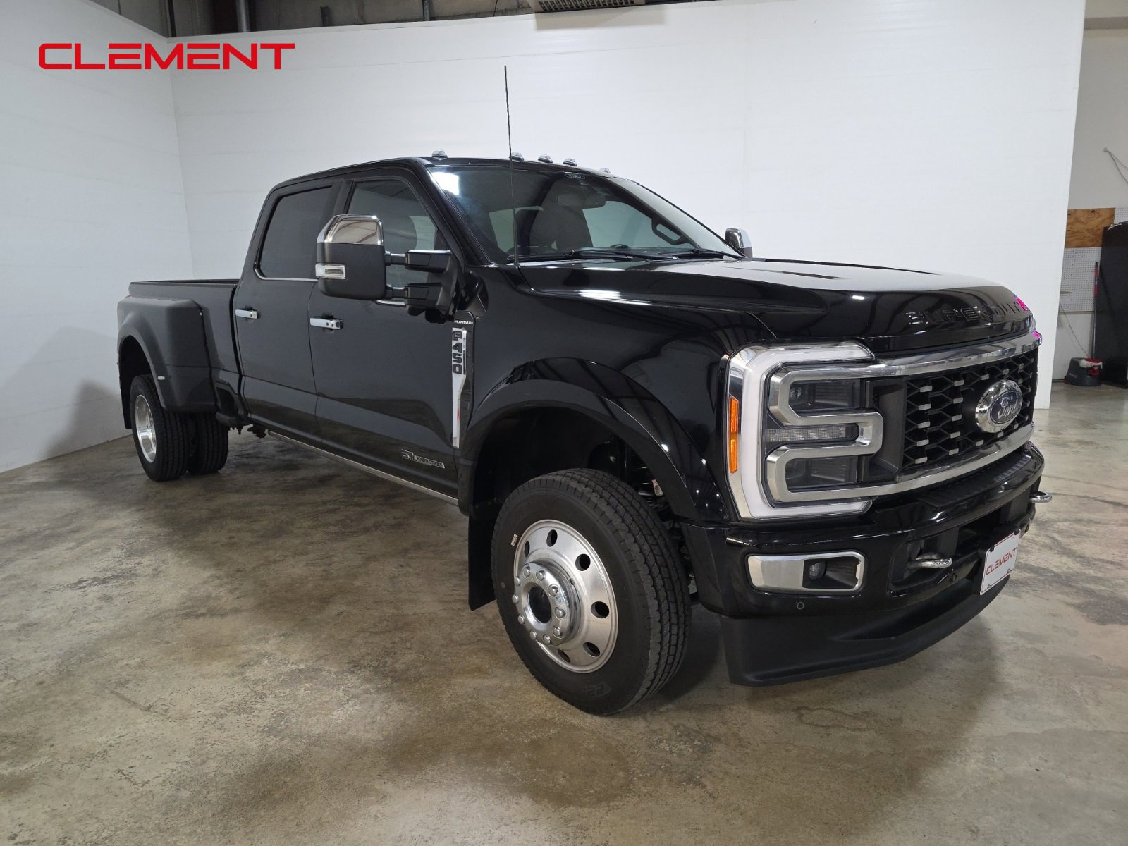 Certified 2023 Ford F450 Platinum w/ FX4 Off-Road Package image 3
