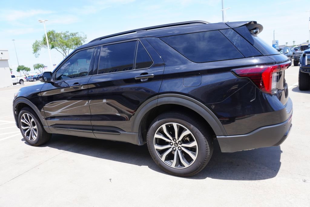 Certified 2025 Ford Explorer ST-Line AWD/4WD image 4
