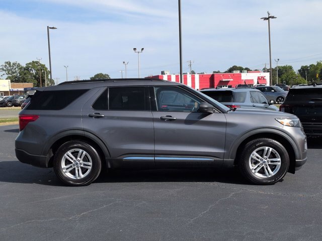 Certified 2022 Ford Explorer XLT w/ Equipment Group 202A RWD image 3