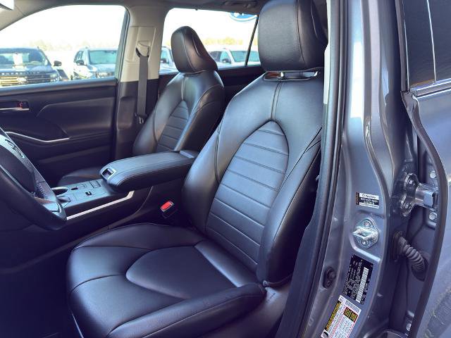 Used 2022 Toyota Highlander XLE image 14