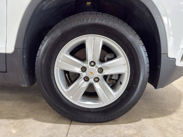 Used 2020 Chevrolet Trax LT w/ LT Convenience Package AWD/4WD image 29