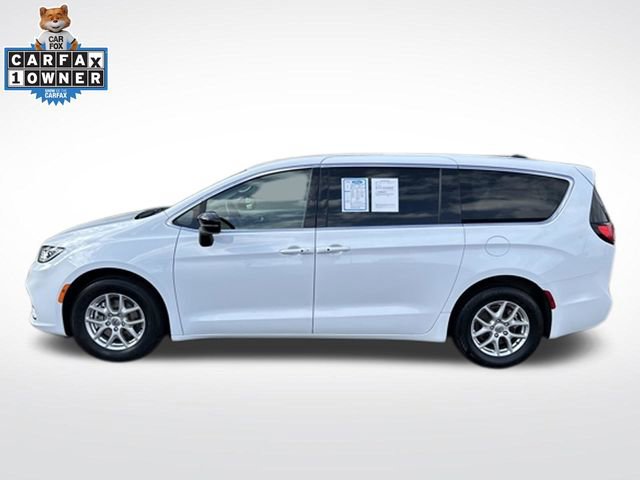 Used 2024 Chrysler Pacifica Touring-L FWD image 4