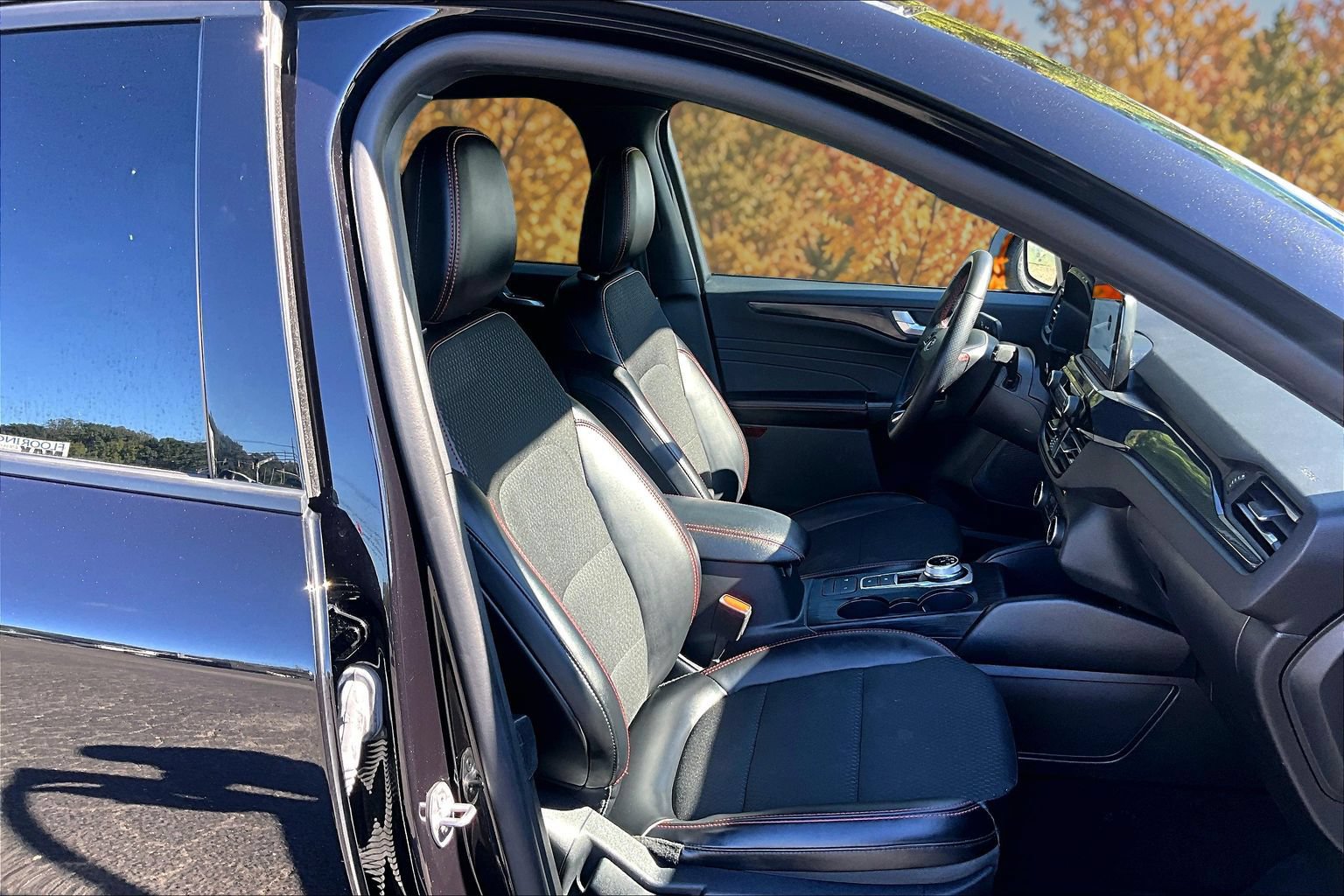 Certified 2025 Ford Escape ST-Line FWD image 9