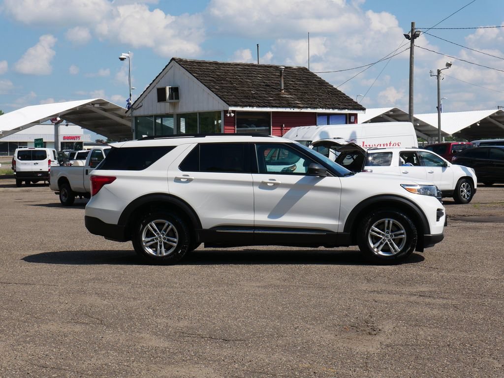 Certified 2023 Ford Explorer XLT AWD/4WD image 2