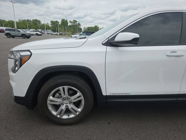 Used 2024 GMC Terrain SLE AWD/4WD image 15