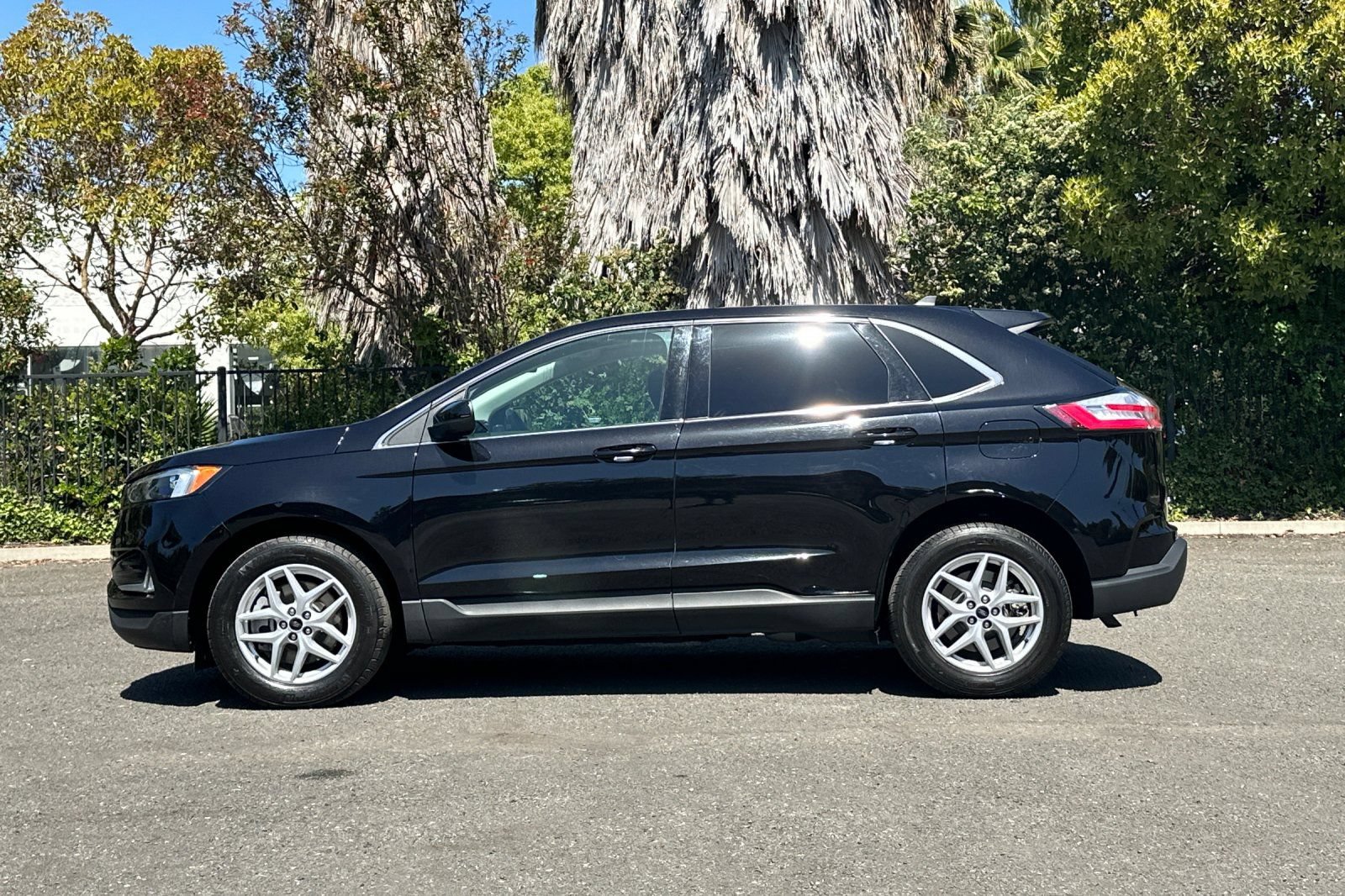 Certified 2024 Ford Edge SEL w/ Convenience Package AWD/4WD image 7
