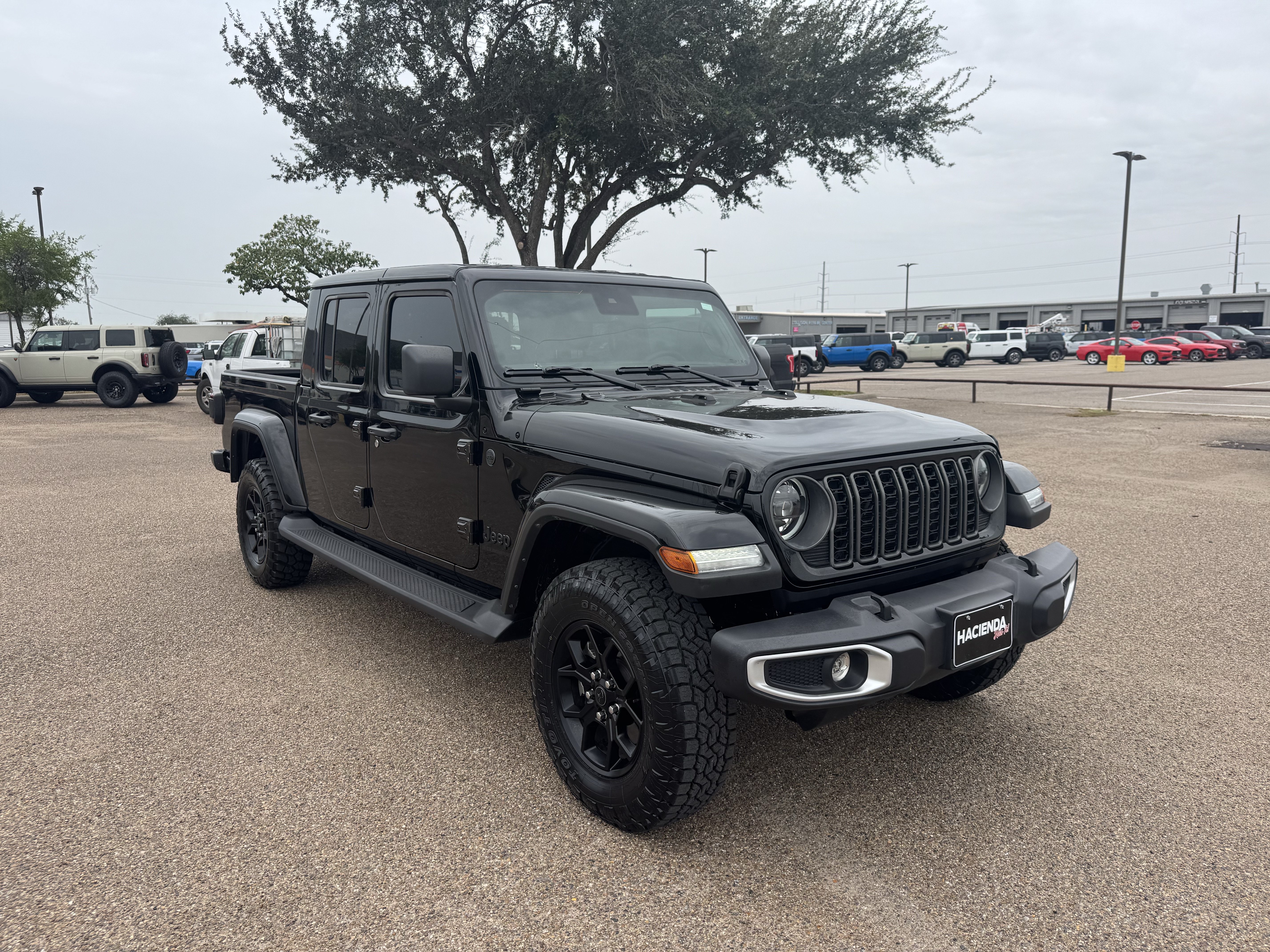 Used 2025 Jeep Gladiator Sport AWD/4WD image 5