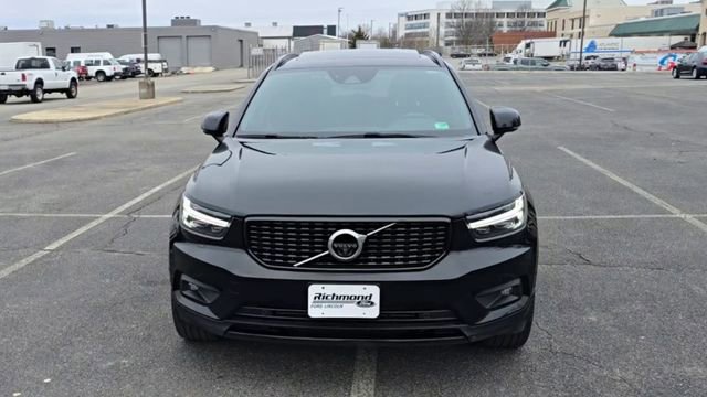 Used 2019 Volvo XC40 T5 R-Design image 9