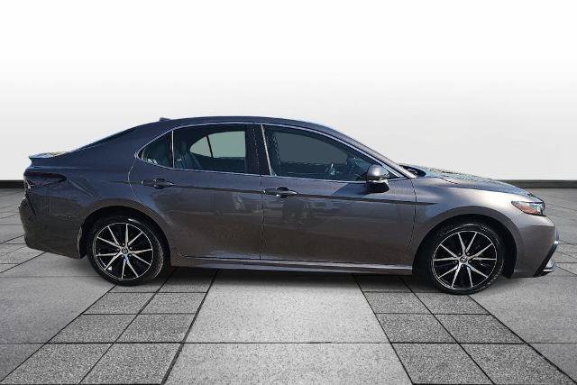 Used 2024 Toyota Camry SE AWD/4WD image 4