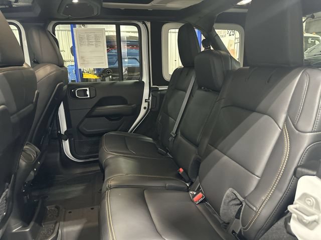 Used 2025 Jeep Wrangler Unlimited Sahara AWD/4WD image 30