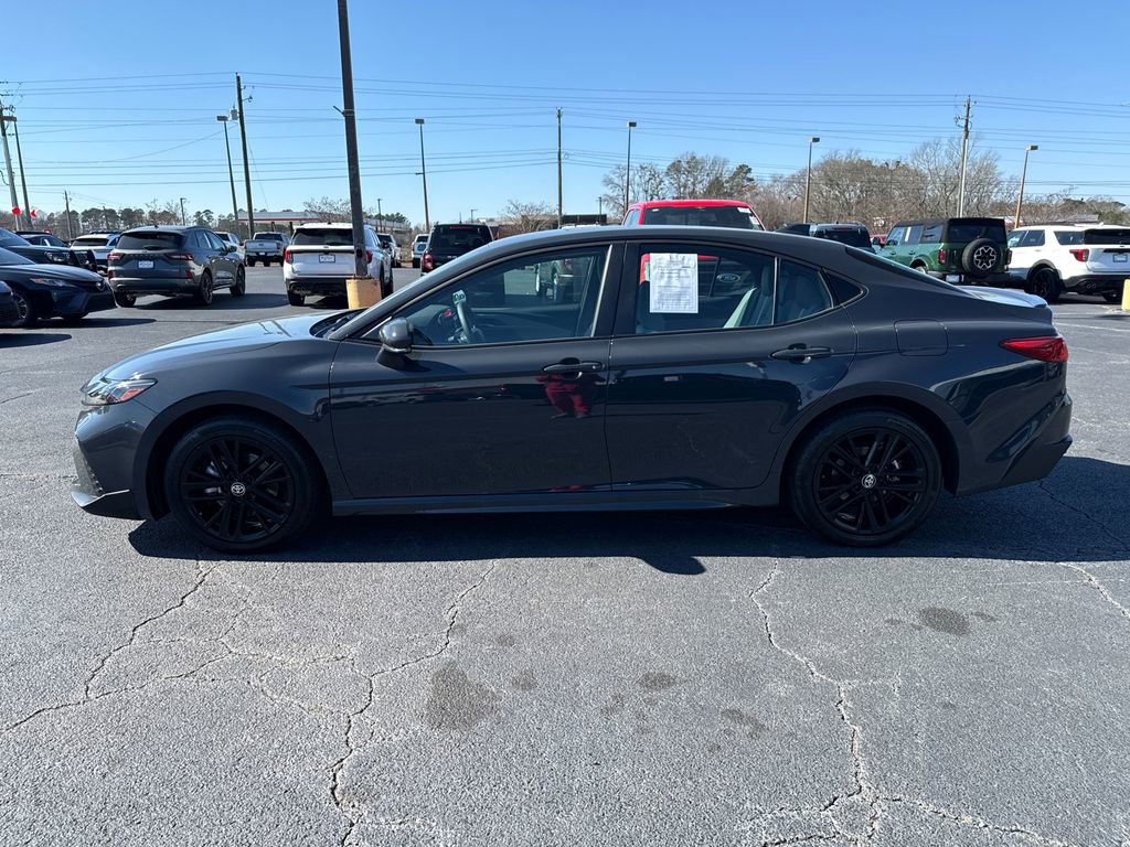 Used 2025 Toyota Camry SE AWD/4WD image 4