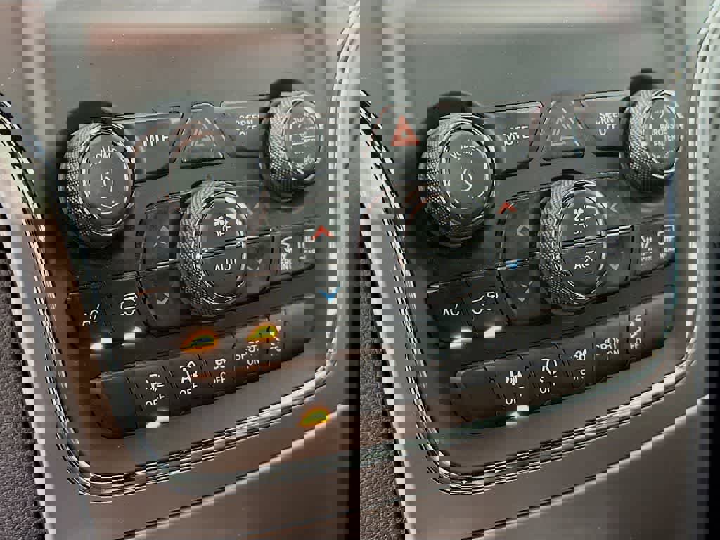 Used 2021 Jeep Grand Cherokee Laredo image 21