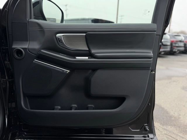 Certified 2025 Ford Expedition Platinum image 32